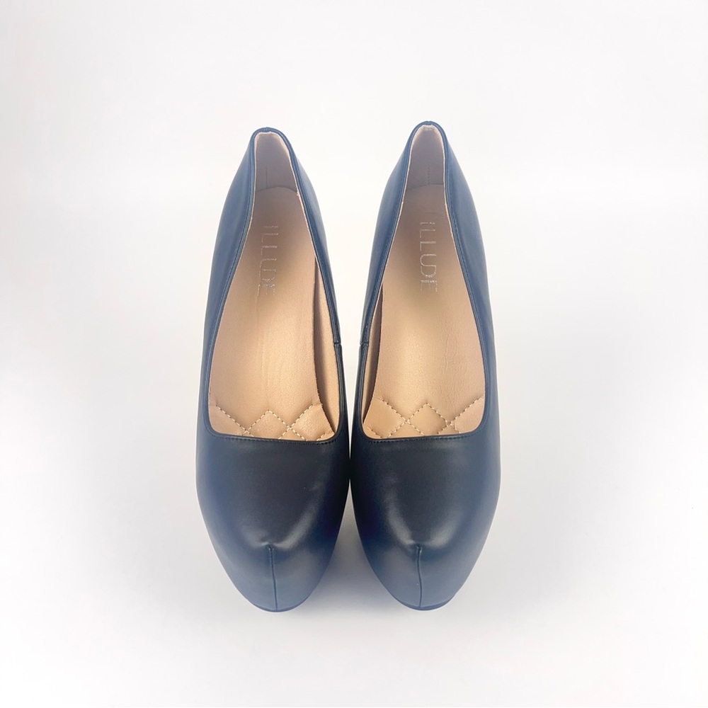 Classic Black Platform Heels with Stiletto Design